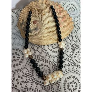 Retro Vintage 60’s Beaded Necklace Black & White Adjustable 🌿🍒